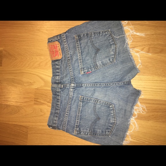 Vintage Levi’s Denim Shorts - Picture 3 of 5